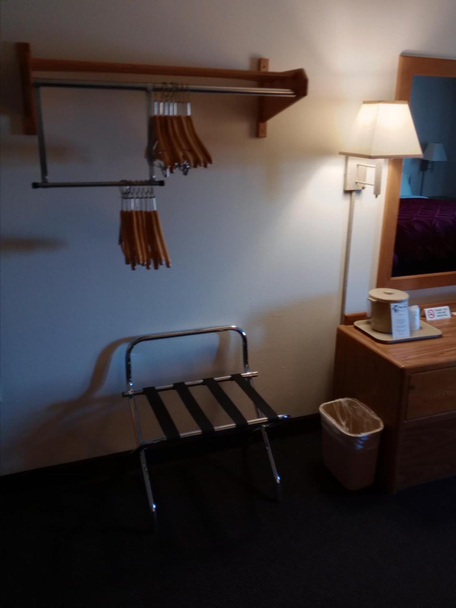 Fairbridge Inn & Suites Thorp Exteriör bild