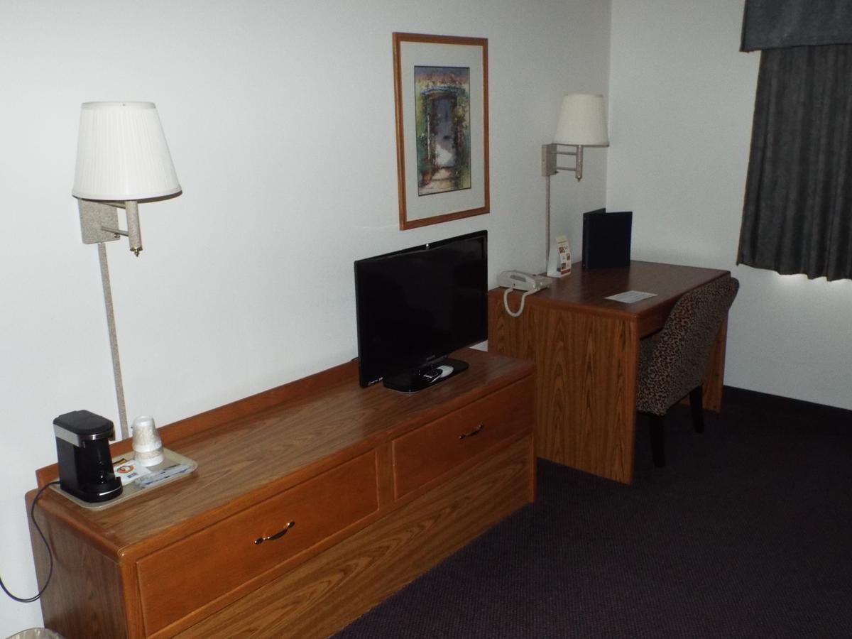 Fairbridge Inn & Suites Thorp Exteriör bild