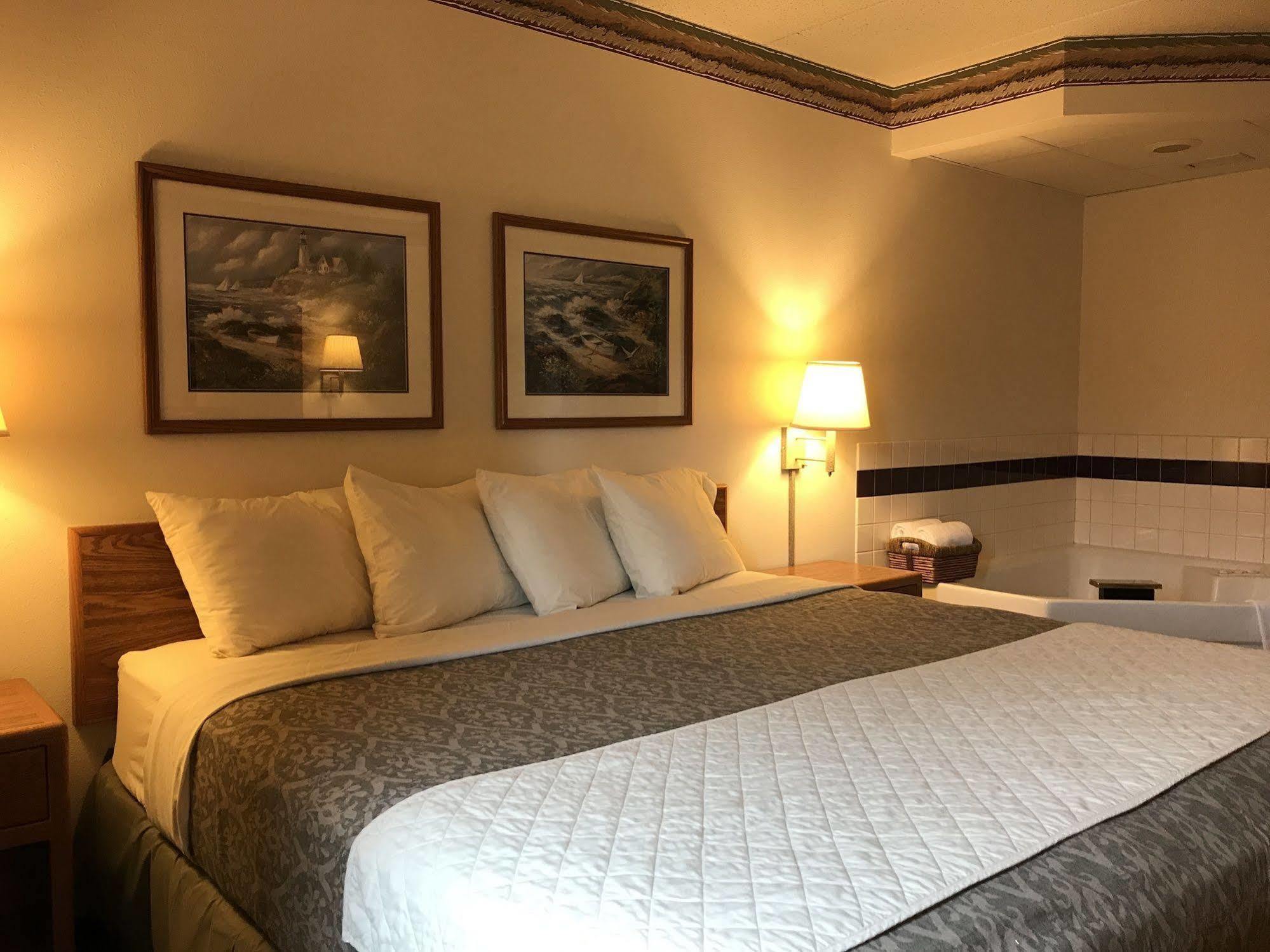 Fairbridge Inn & Suites Thorp Exteriör bild