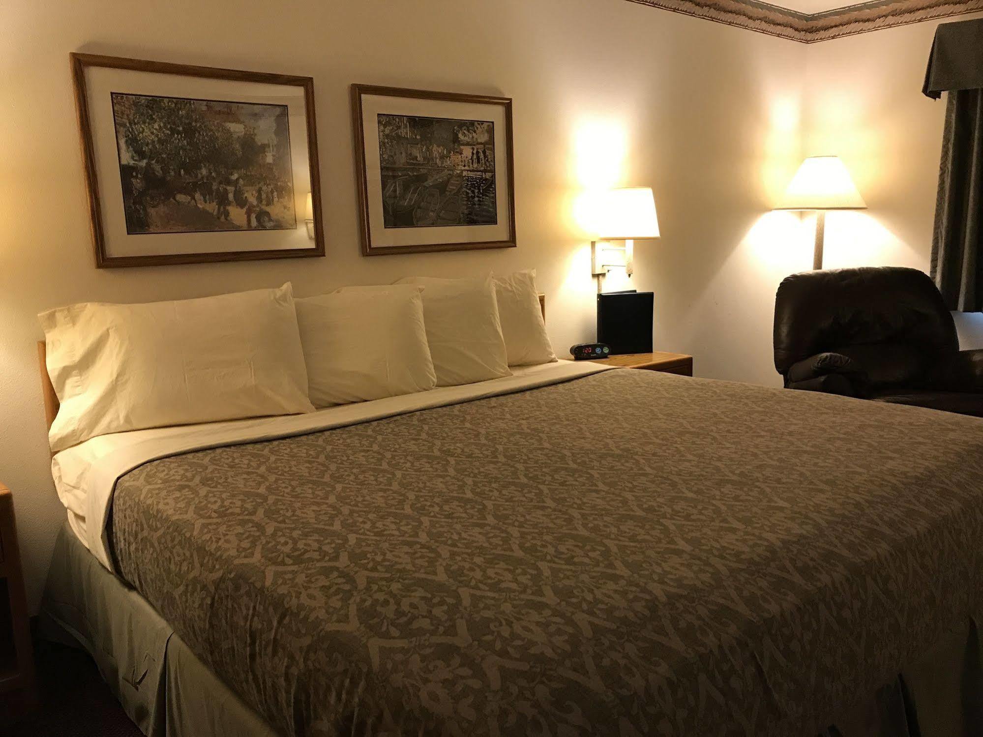 Fairbridge Inn & Suites Thorp Exteriör bild