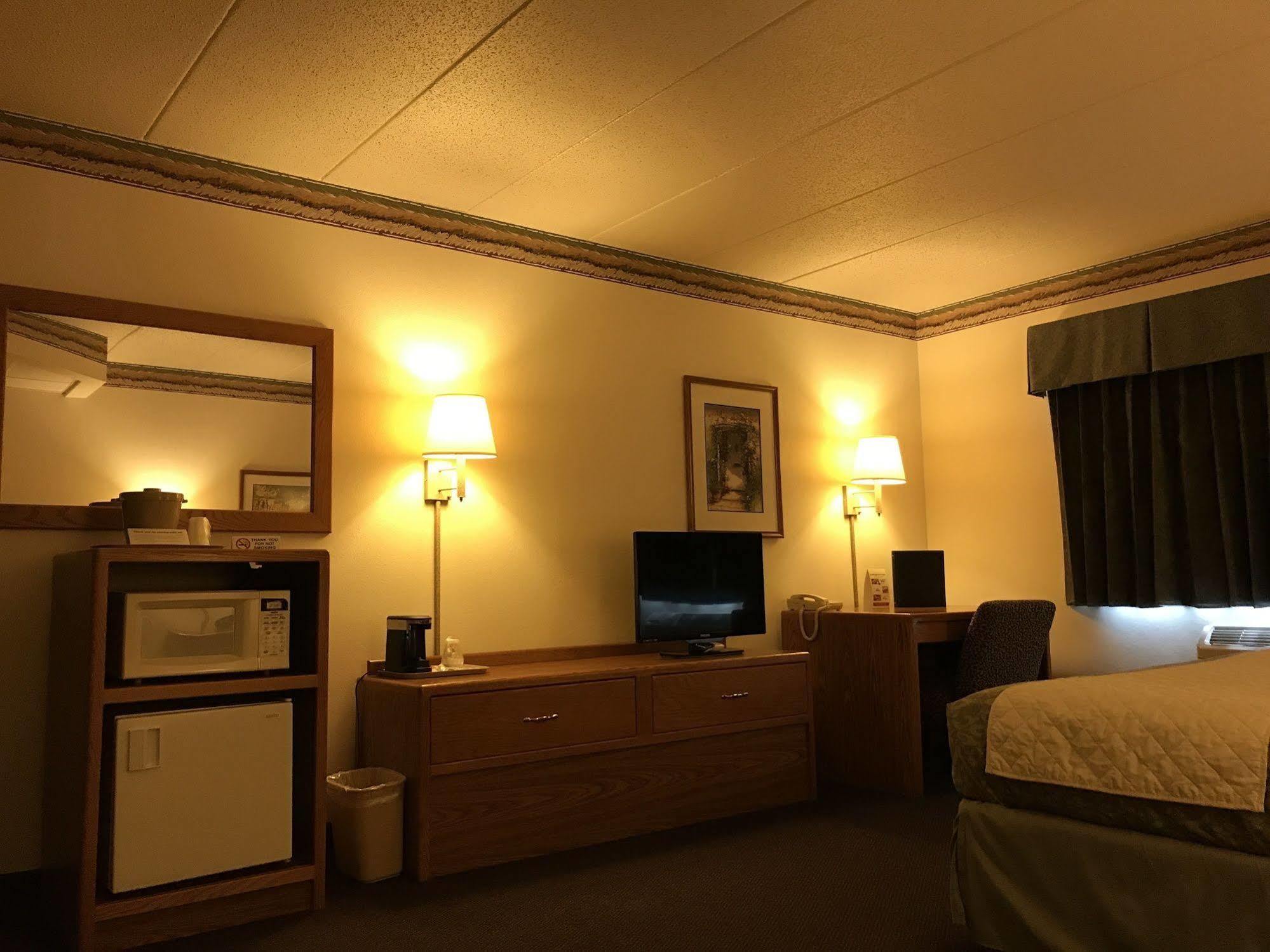 Fairbridge Inn & Suites Thorp Exteriör bild