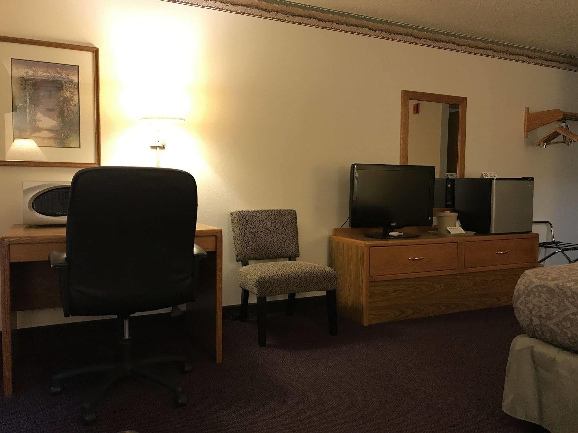 Fairbridge Inn & Suites Thorp Exteriör bild