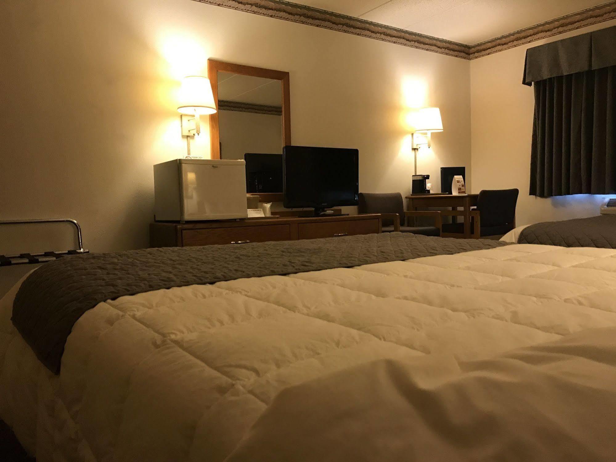 Fairbridge Inn & Suites Thorp Exteriör bild