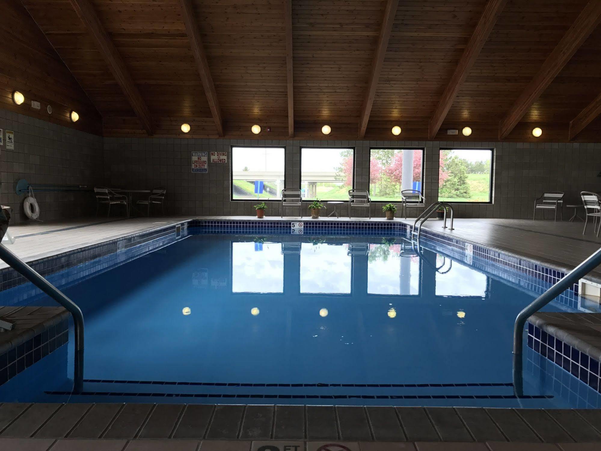 Fairbridge Inn & Suites Thorp Exteriör bild